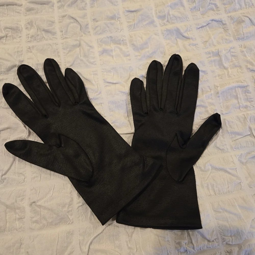 🖤 Elegant, Vintage Black Nylon Gloves – Size 7.5